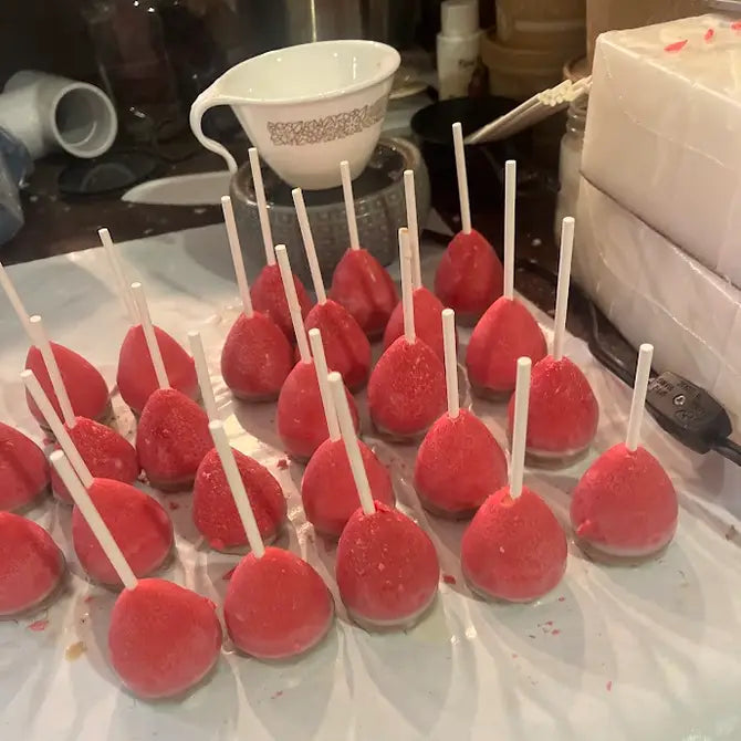 CAKE POPS - Strawberry Cheesecake
