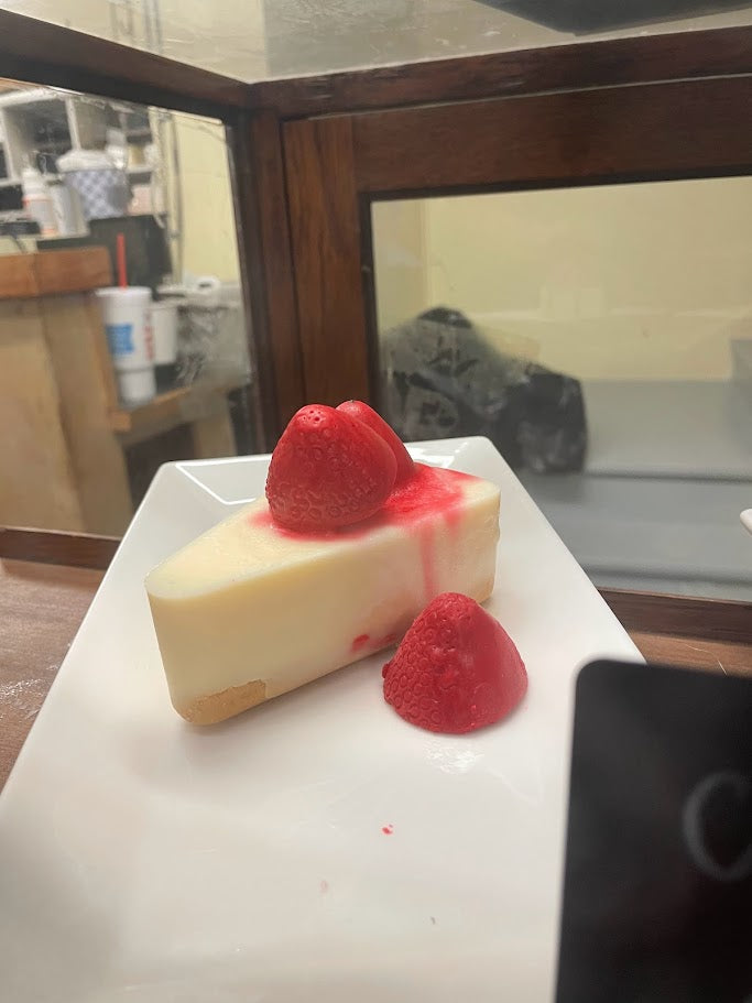 LG CLAMSHELL Strawberry Cheesecake  6 oz
